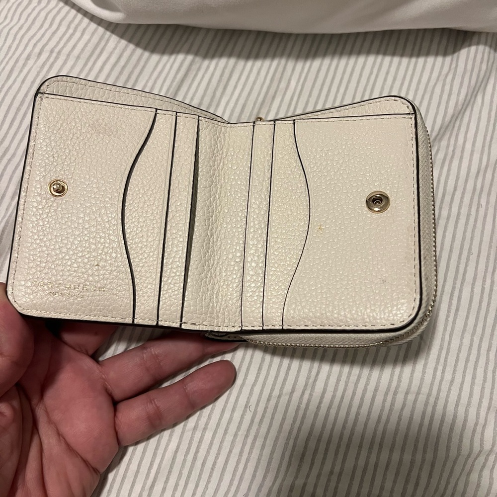 Tory Burch Cream Wallet - Picture 2 of 3